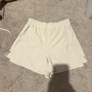 Lululemon stretch woven relaxed fit high rise shorts 4” size M